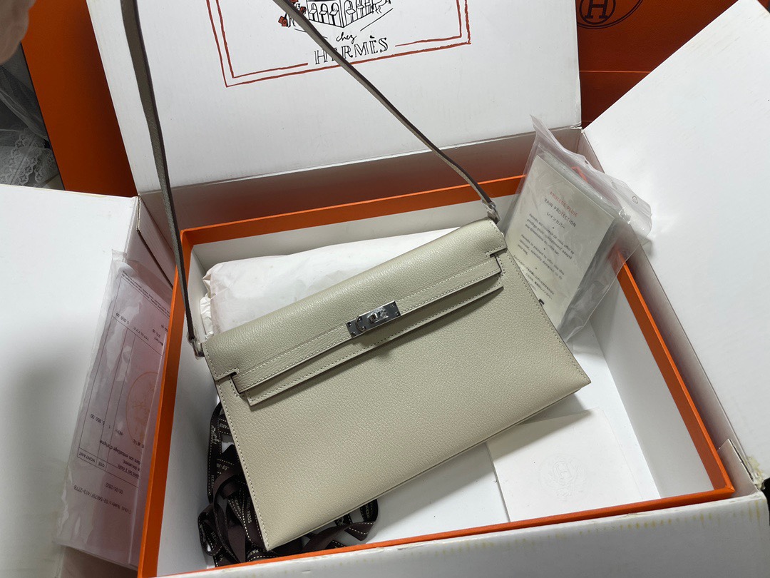 Hermes Kelly Elan Shoulder Bag in White Chevre Leather 